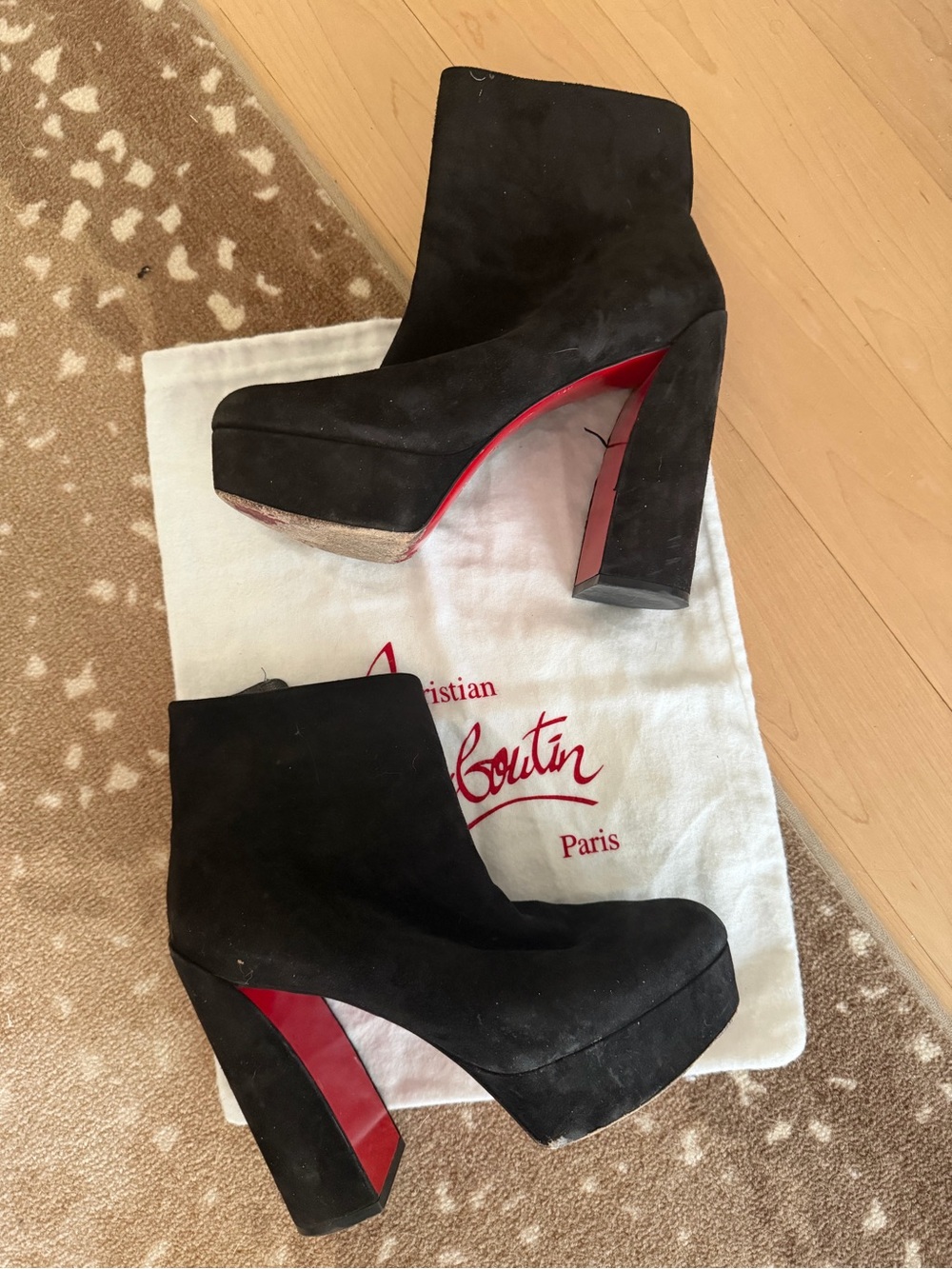 🗽Christian Louboutin Suede Platform Ankle Boots